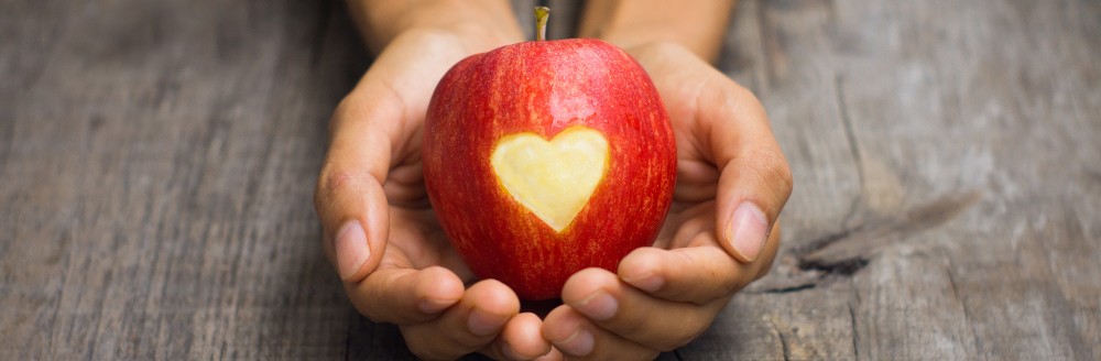 Apfel mit Herz; Foto: Von Bildagentur Zoonar GmbH - Shutterstock.com; 