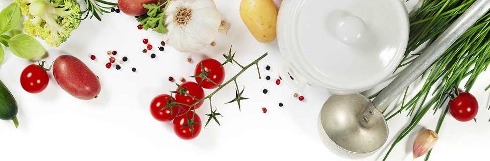 Lebensmittel, Gem&uuml;se, Obst, Sch&ouml;pfl&ouml;ffel und Suppentopf; Foto: Natalia Klenova; AdobeStock