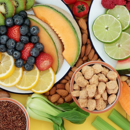 Bunte Lebensmittel; Foto: luigi giordano - Shutterstock.com