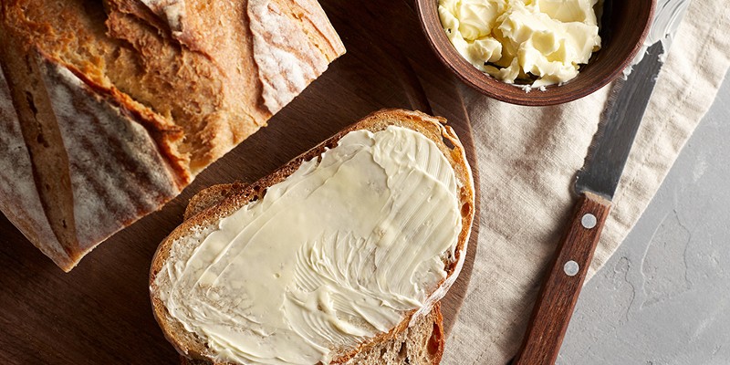 Butterbrot auf Brett; Foto: Dariia Belkina -Shutterstock.com