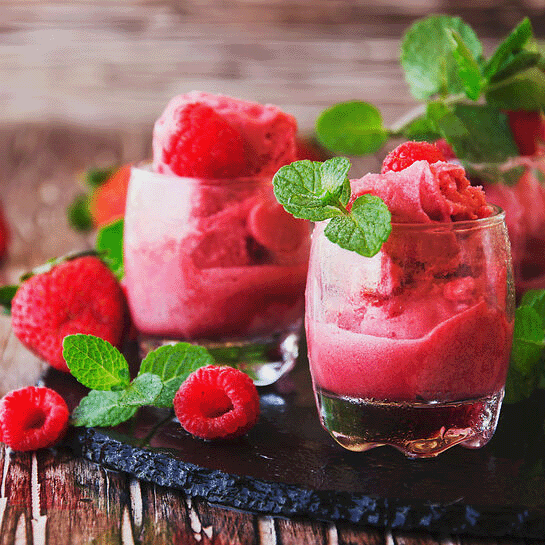 Mehr Informationen zum Thema: DessertErdbeer-Himbeer-Sorbet
